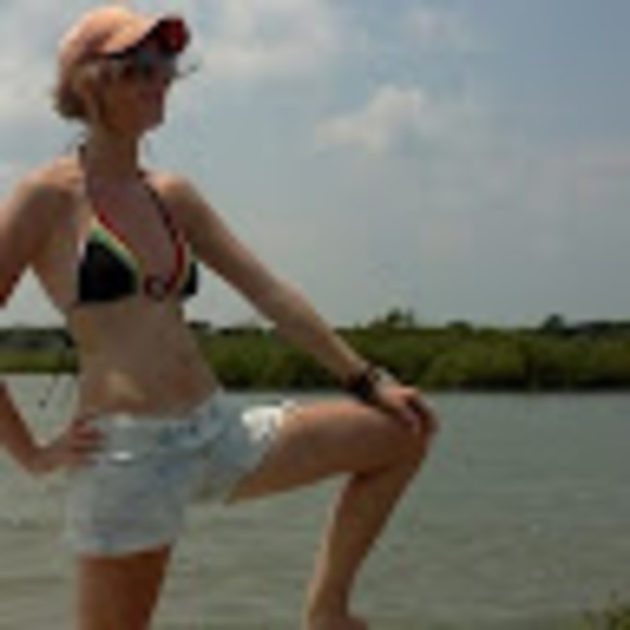 Meet the Posher Other - Meet your Posher, Laura